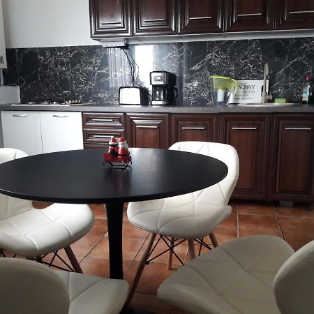 Hellen'S Ultracentral Apartament Buzău Zewnętrze zdjęcie